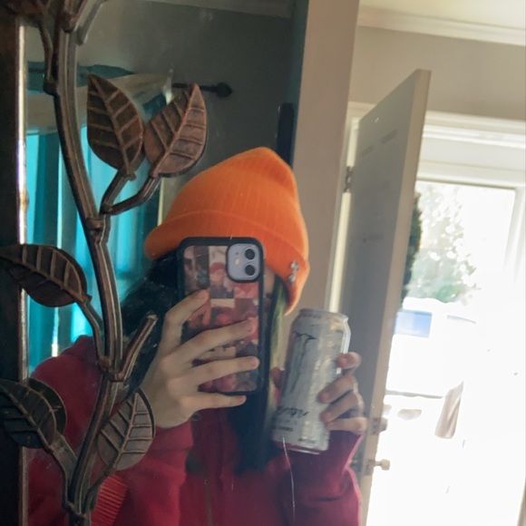 Profile Picture of Emilie Batten (@emilie_krystine) on Poshmark