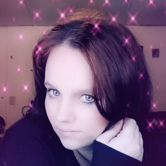 Profile Picture of Amy Kirby (@marie2000003) on Poshmark