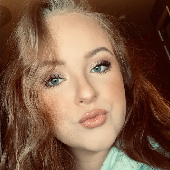 Profile Picture of Mackenzie Covert (@mackenziecovert) on Poshmark