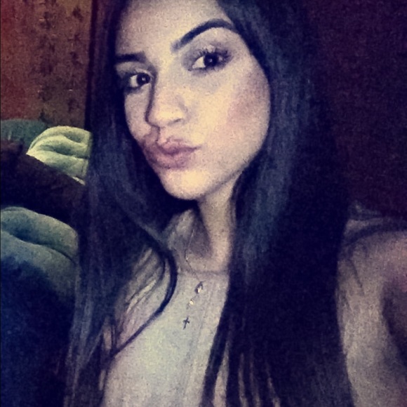 Profile Picture of Cristal Perez (@cmpdd) on Poshmark