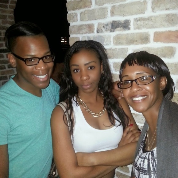 Profile Picture of Larry Shuler (@liv3style) on Poshmark