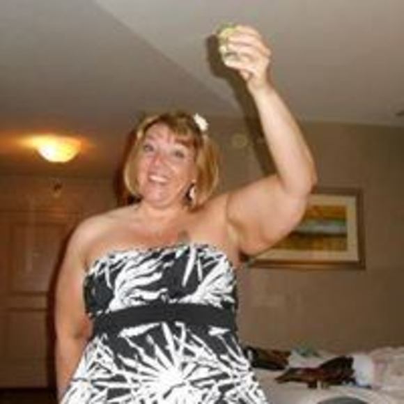 Profile Picture of Kim Styles (@kimberstyles) on Poshmark