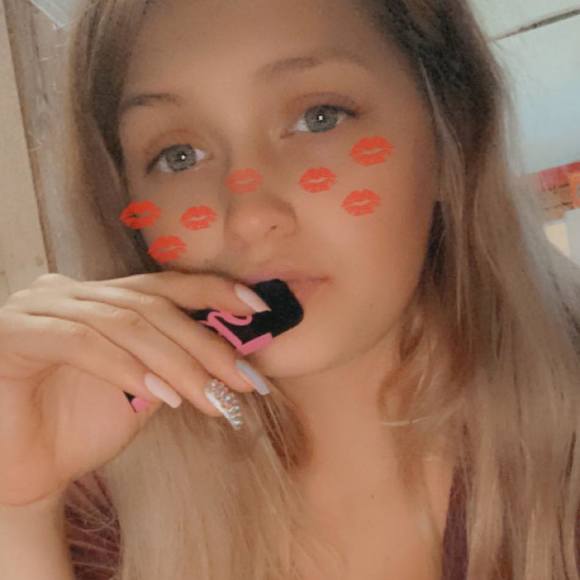 Isabella Hibma - Poshmark Profile Picture of Isabella Hibma (@ihibm2016) on Poshmark