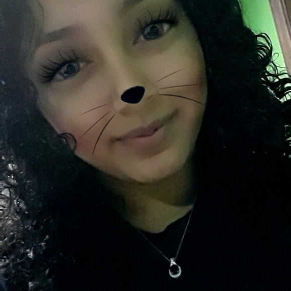 Profile Picture of Brandy Travieso (@latraviesa97) on Poshmark