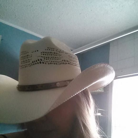 Profile Picture of Michelle Bledsoe (@midwest_jugg) on Poshmark