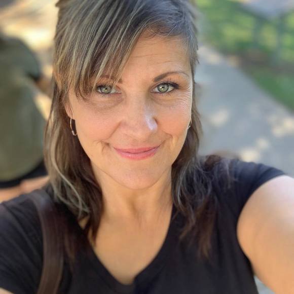 Profile Picture of Shawna Schmidt (@shawnaschmidt) on Poshmark