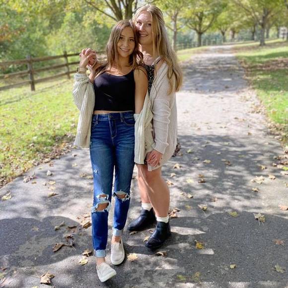 Dana Diluzio - Poshmark Profile Picture of Dana Diluzio (@dana_diluzio) on Poshmark