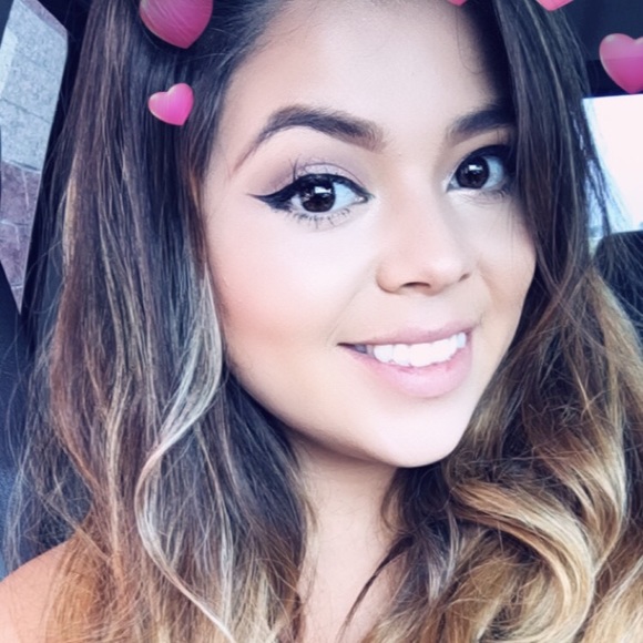 Profile Picture of Sam Smalley (@samanthasamlley) on Poshmark