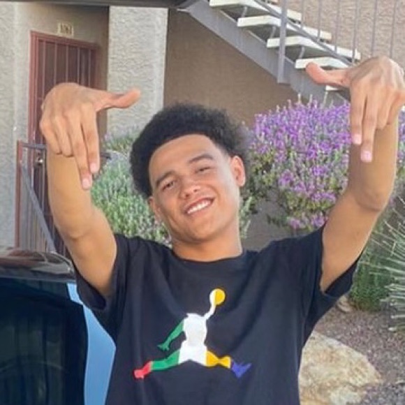 Profile Picture of Damian Valstad (@damianv328) on Poshmark