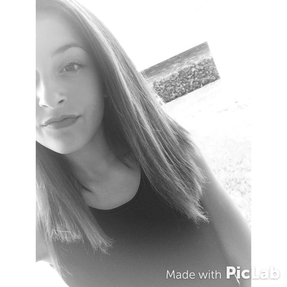 Profile Picture of Mikaela Martin (@mikaelamartin) on Poshmark