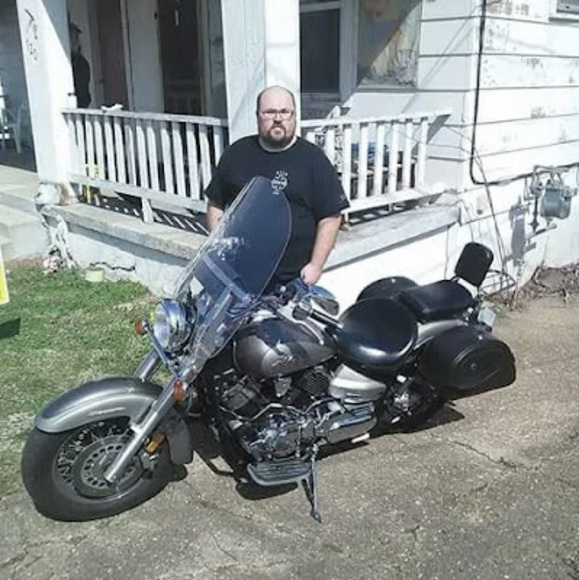 Profile Picture of Ed Lamphiere (@edlamphiere9982) on Poshmark