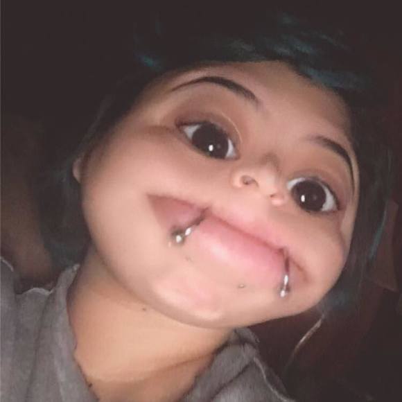 Profile Picture of Elena Wingo (@wingoj1026) on Poshmark