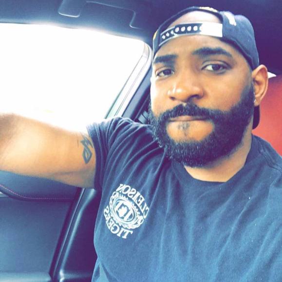 Profile Picture of James Dunham (@jldunham1979) on Poshmark