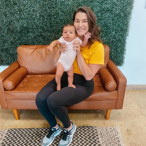 Profile Picture of Linley Mamonis (@mamonilr) on Poshmark