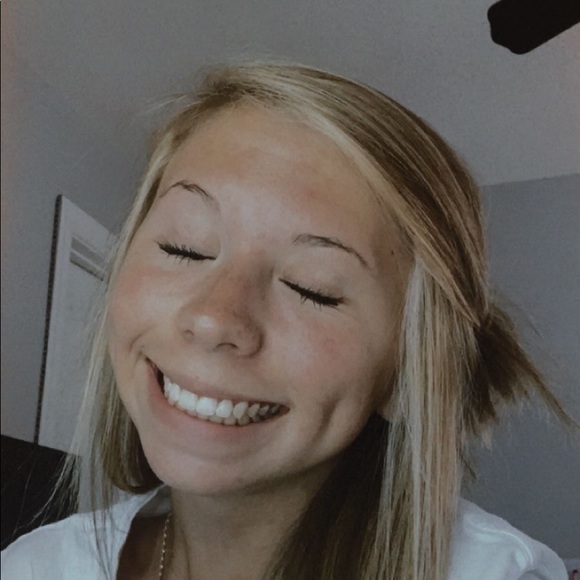Profile Picture of Ashley Cloninger (@a_cloninger708) on Poshmark