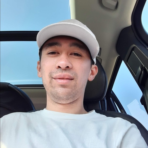 Profile Picture of Daniel Kapahu (@danielkapahu) on Poshmark