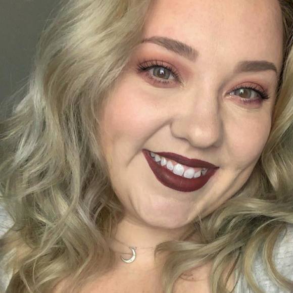 Profile Picture of Miranda Clemings (@mirandaclemings) on Poshmark