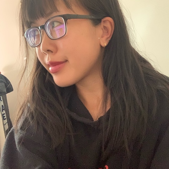 Profile Picture of Eileen Wong (@eileenwong964) on Poshmark