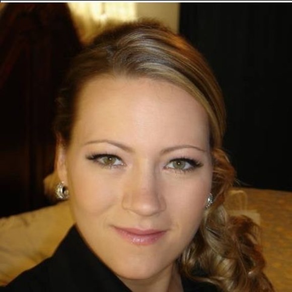 Profile Picture of Virginia Patterson (@secretdaze) on Poshmark