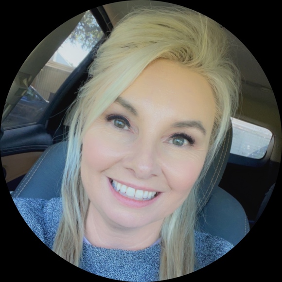 Profile Picture of Kimberly Puckett (@kimberlypuckett) on Poshmark