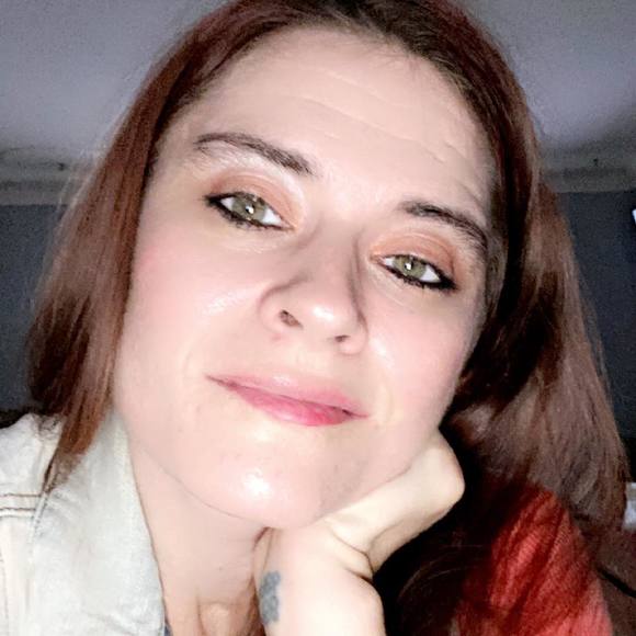 Profile Picture of Amber Arnette (@buttrfli503) on Poshmark