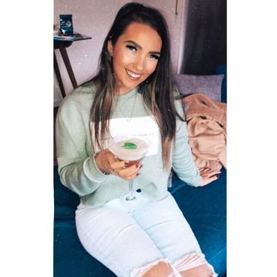 Profile Picture of Laura Carney (@lauracarney_) on Twitter