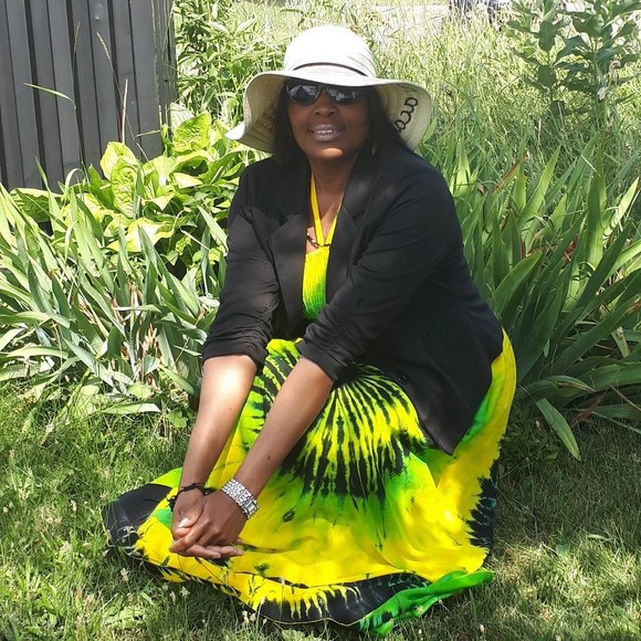 Claudine Dundas - Poshmark Profile Picture of Claudine Dundas (@avlinedundas) on Poshmark