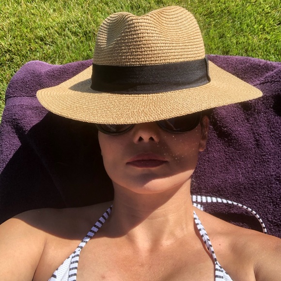 Profile Picture of Banafsheh Cobiseno (@bcobiseno) on Poshmark