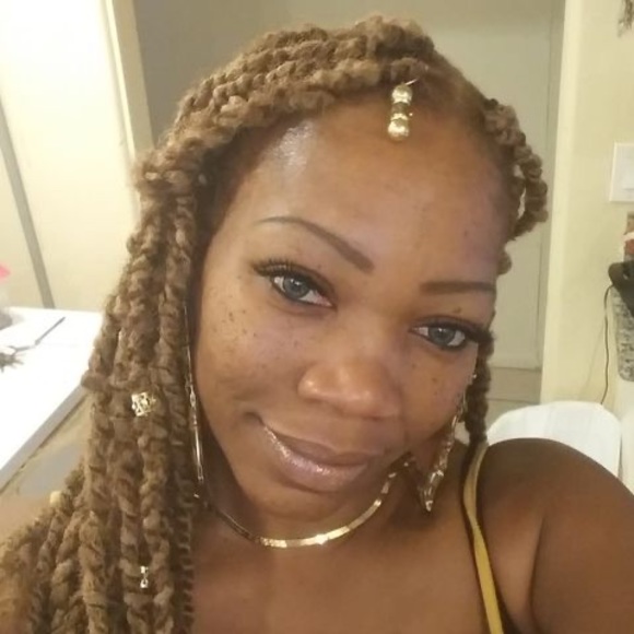 Profile Picture of Ronda Latai chism (@caffelatai) on Poshmark