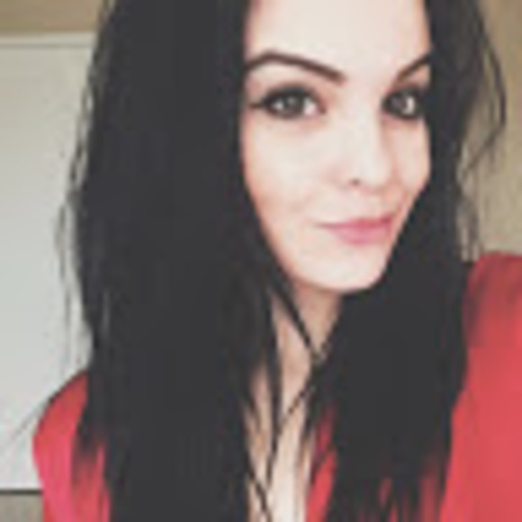 Profile Picture of Emily Barnes (@emilybarnes223) on Poshmark