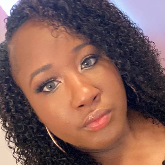 Profile Picture of Lashayla Pittman (@lashaylapittman) on Poshmark
