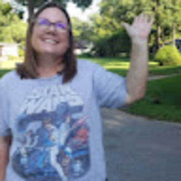 Profile Picture of Cindy Tompkins (@cindytompkin85) on Poshmark