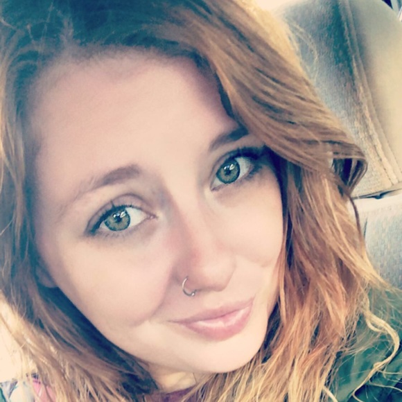 Profile Picture of Cari Tolley (@carianne131691) on Poshmark