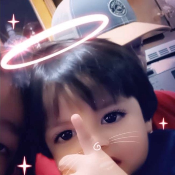 Profile Picture of Crystal Zamarrón (@crystalzamar170) on Poshmark