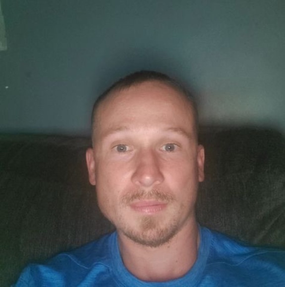 Profile Picture of Matthew Russell (@matthewrusse793) on Poshmark