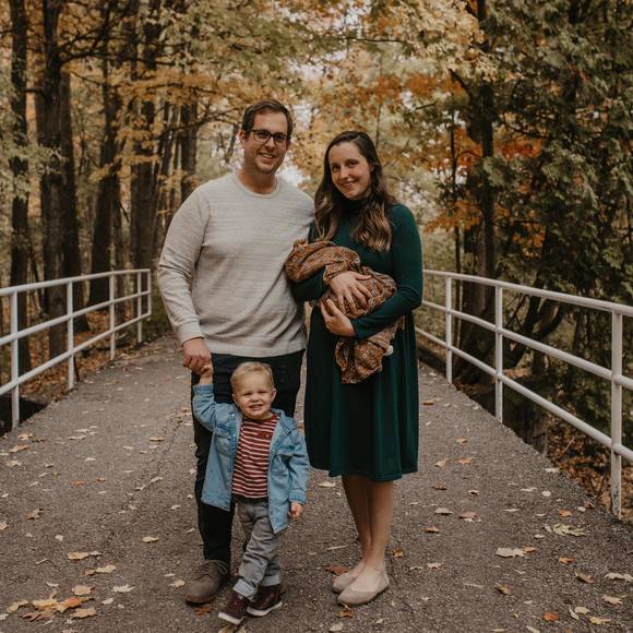 Profile Picture of Claire Thayer (@clairethayer) on Poshmark