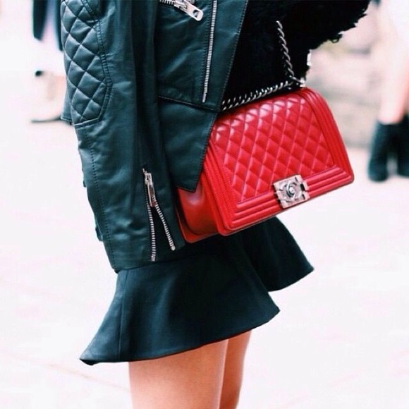 Profile Picture of Ivy Kang (@vvvvvvv77) on Poshmark