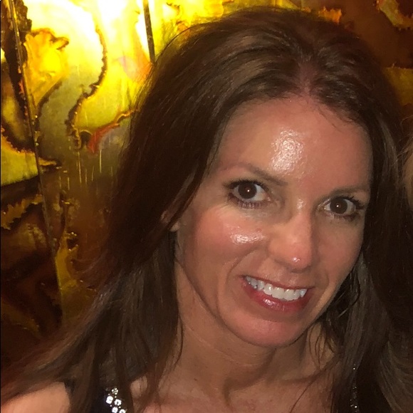 Profile Picture of Kim Baxter (@kthompson525) on Poshmark