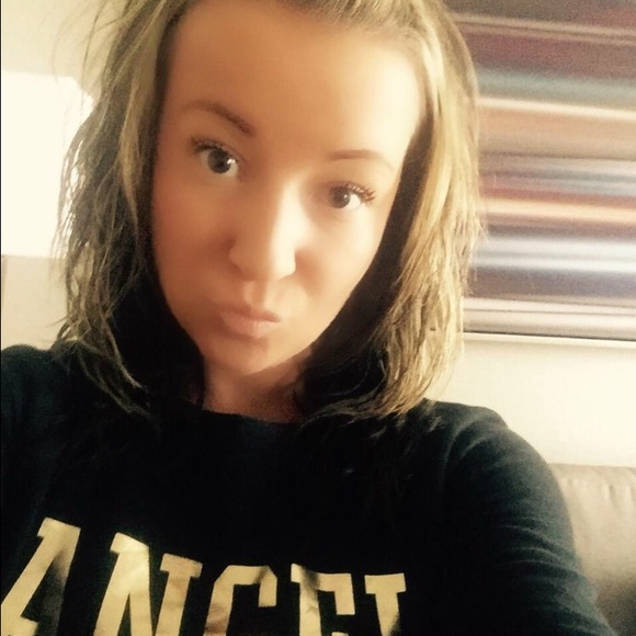 Profile Picture of Christine Ishmael (@chrissy1032) on Poshmark