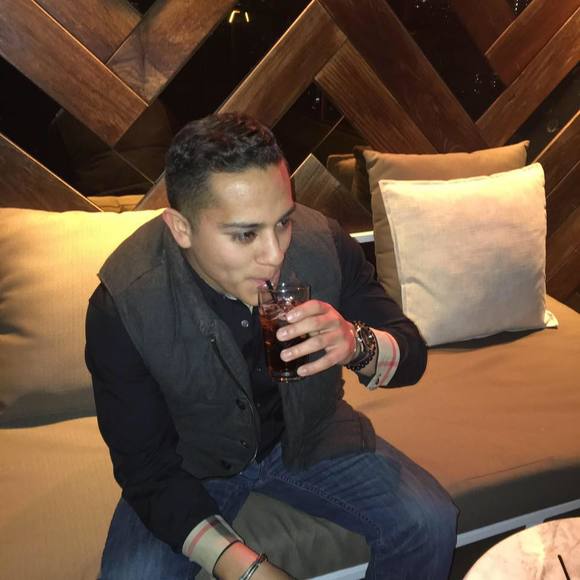 Profile Picture of Julian Laura (@julian_laura) on Poshmark