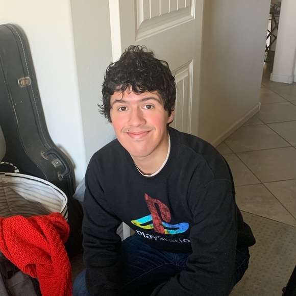 Profile Picture of Luis Sanchez (@luisanman) on Poshmark