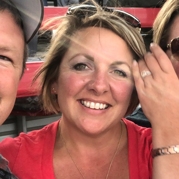 Profile Picture of Christine Osterberg (@eenitsirhc) on Poshmark