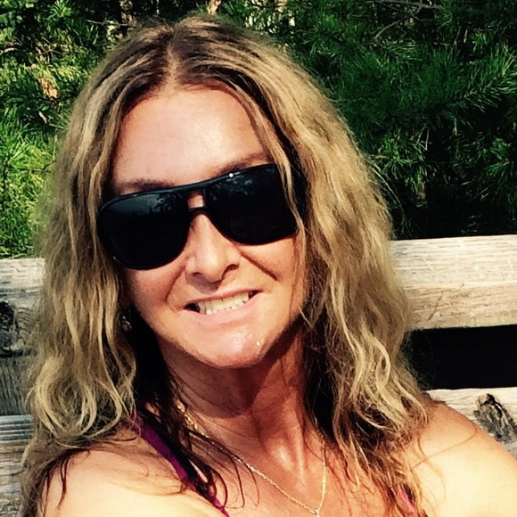 Profile Picture of Isabelle Perry (@malowhit) on Poshmark