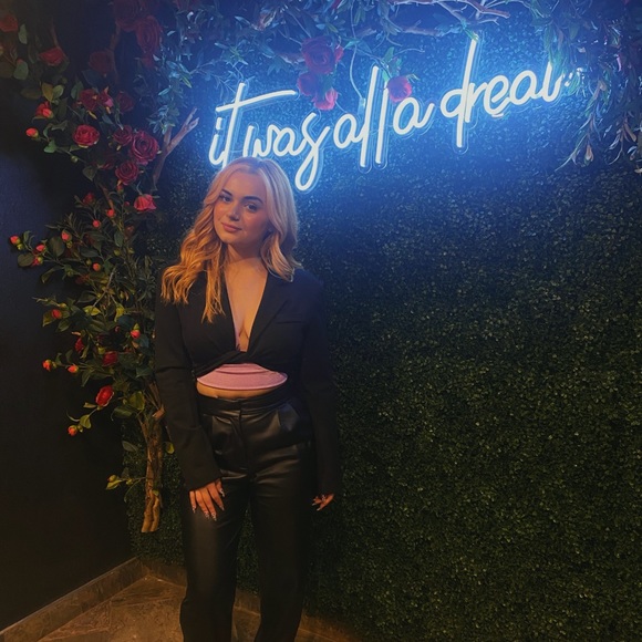 Profile Picture of Alexandria Bevilacqua (@alexandriabevii) on Poshmark