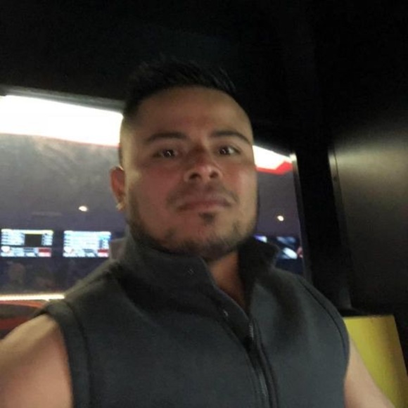 Profile Picture of Banegas Amauri (@banegasamauri) on Poshmark