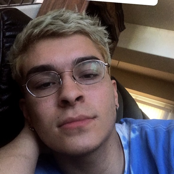 Profile Picture of Alex Loya (@alexloya25) on Poshmark