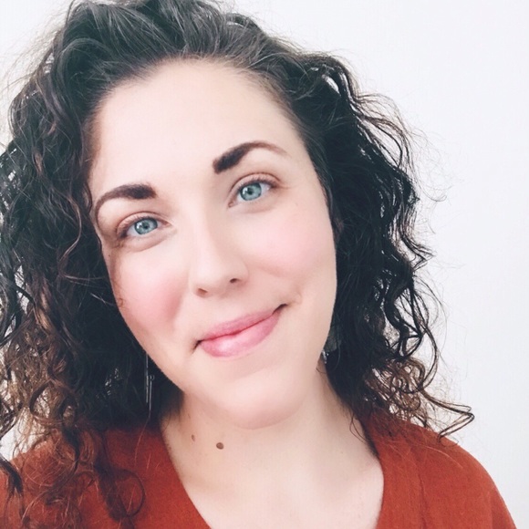 Profile Picture of Erin Sprunger (@edsprunger) on Poshmark