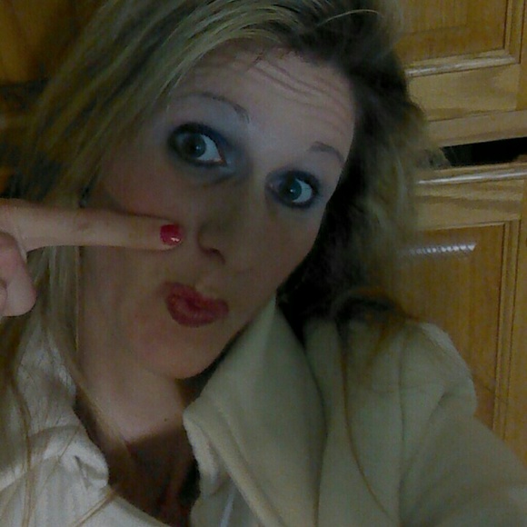 Profile Picture of Katrina Furness (@katrina1155) on Poshmark