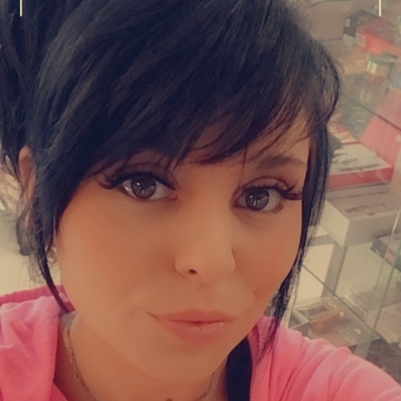 Tori Bowen - Poshmark Profile Picture of Tori Bowen (@toribowen37) on Poshmark