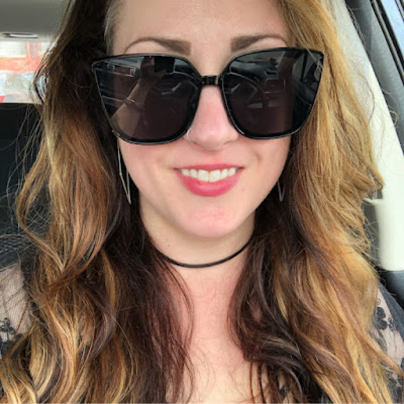 Profile Picture of Elizabeth Opfermann (@eopfermanns) on Poshmark